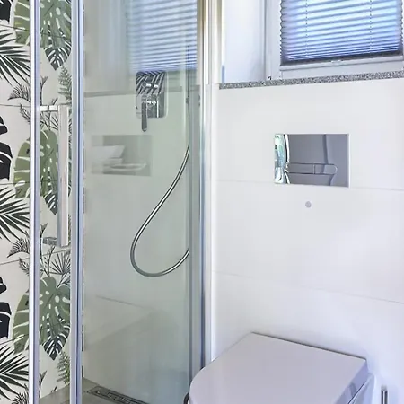 2 Bedroom Beautiful In Σπίτι διακοπών Białogóra